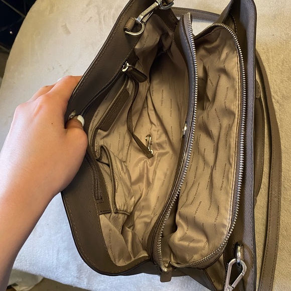 Micheal Kors satchel / side bag - Picture 5 of 6